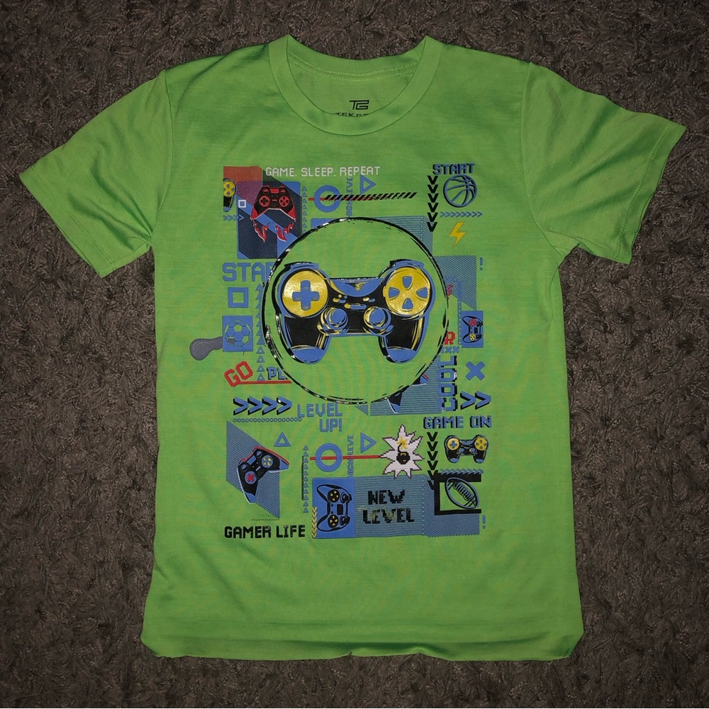 Tek Gear Video Games Short Sleeve Shirt, Size M, New Without Tags